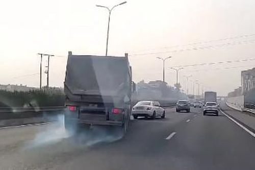 Nóng trên đường: 'Tai bay vạ gió' vì kiểu lái xe siêu ẩu của tài xế