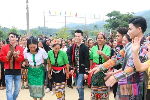 The unique Nga My market fair