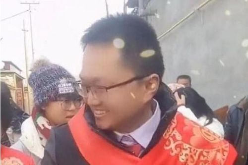 Cặp đôi mới cưới, cô dâu không trang điểm, chú rể nói không quan trọng: như vậy tiết kiệm tiền, tôi yêu con người của cô ấy