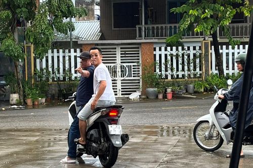 Dùng vỏ chai bia hành hung nhân viên cây xăng