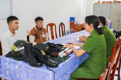 Mua cảnh phục công an trên mạng, mặc ra đường để thỏa mãn đam mê