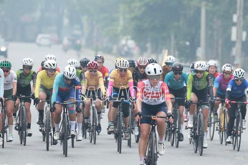 205 cua-rơ tham gia đua đường trường Giải đua xe đạp quốc tế 'Một đường đua - hai quốc gia'