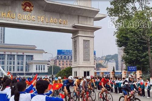 Sôi động nội dung đường trường 'Một đường đua - hai quốc gia'
