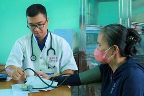 Khám bệnh, cấp thuốc cho 500 người dân Quảng Điền