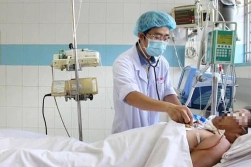 Người đàn ông nguy kịch, thở máy vì giẫm phải vật này