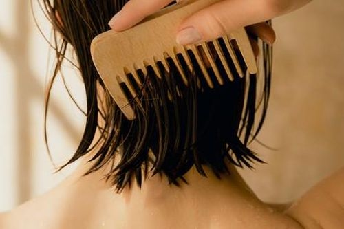 5 mẹo đơn giản để có mái tóc suôn mượt khỏe mạnh