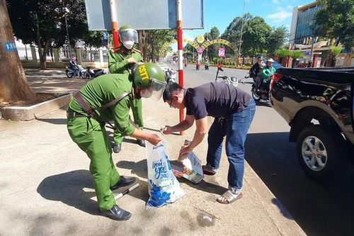Truy đuổi 2 đối tượng trộm 1 thùng bia
