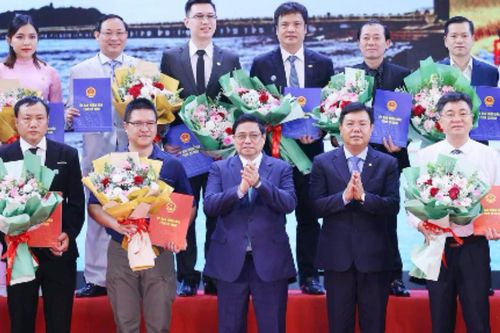 FPT nhận chứng nhận về sự quan tâm của nhà đầu tư với tỉnh Cà Mau