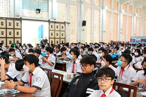 Giảm gánh nặng học phí trên vai phụ huynh