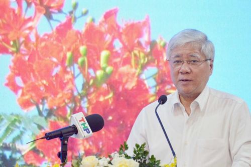Chủ tịch Đỗ Văn Chiến dự tổng kết Cụm thi đua 5 thành phố trực thuộc Trung ương