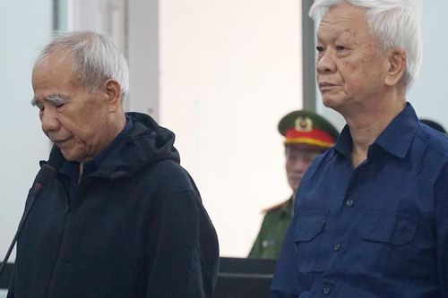 Hai cựu Chủ tịch UBND tỉnh hầu tòa vì sai phạm liên quan đến 'đất vàng'