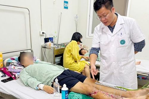 Hà Nội: Cấp cứu thành công bệnh nhân bị gãy hở 2 xương cẳng chân