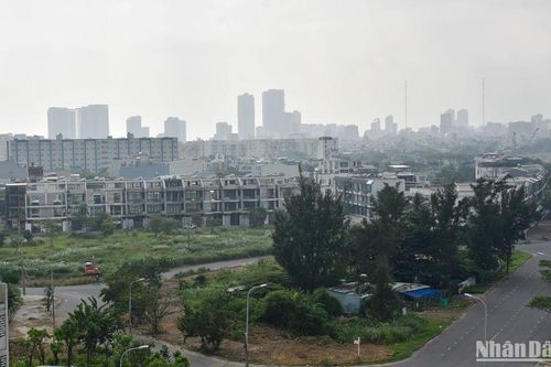 Loạt shophouse tiền tỷ bỏ hoang, rêu mốc trên 'đất vàng' Đà Nẵng