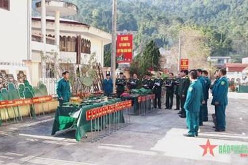 Ban CHQS huyện Quản Bạ (Hà Giang) thi mô hình học cụ chuẩn bị huấn luyện năm 2024