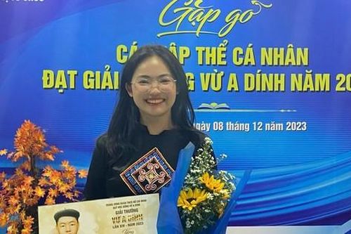 Nữ sinh dân tộc Nùng nỗ lực học tập để hoàn thiện bản thân