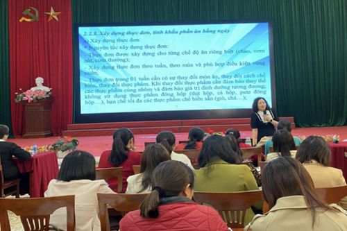 Tập huấn bồi dưỡng công tác bán trú cho giáo viên mầm non vùng cao