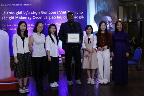 Makenzy Orcel là chủ nhân giải thưởng văn học Lựa chọn Goncourt của Việt Nam