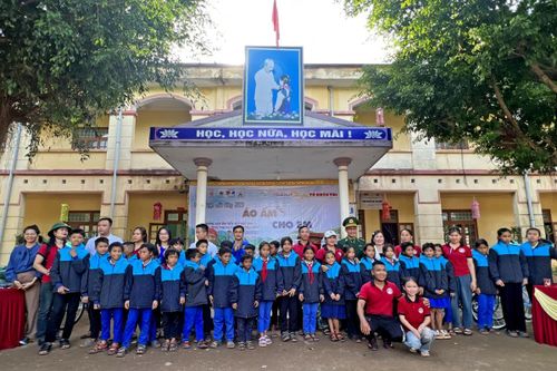 Nhiều hoạt động giáo dục truyền thống, chăm lo cho học sinh nơi biên giới