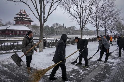 Tuyết rơi dày ở Trung Quốc, nhiều trường học và đường sá đóng cửa