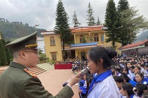 Hơn 700 học sinh vùng cao được phổ biến pháp luật về tệ nạn ma túy