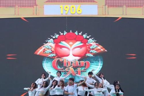 Sinh viên thi nhảy truyền thông điệp về ứng xử an toàn trên môi trường số