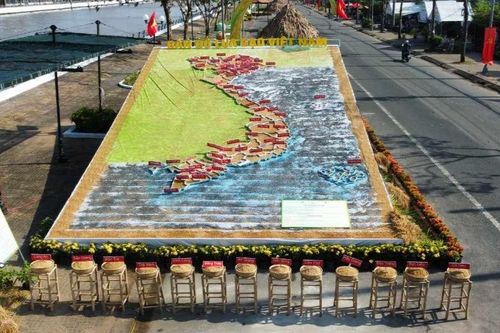 Ấn tượng kỷ lục xếp hình con đường lúa gạo Việt Nam 1,3 km