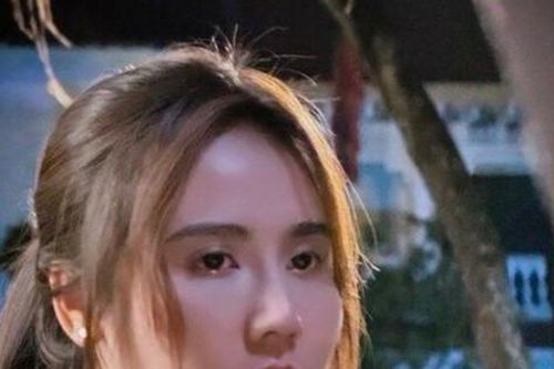 Showbiz 11/12: Huyền Lizzie mất tự tin trước Hoàng Hà