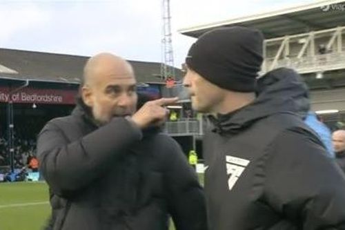 Pep Guardiola gây hấn trọng tài, CĐV đòi BTC Premier League mạnh tay