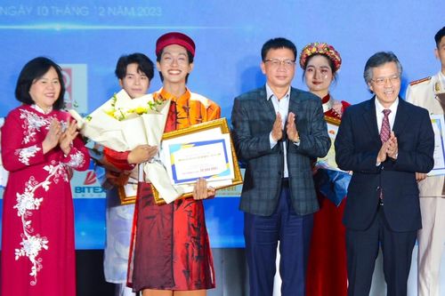 Sinh viên ĐH Kinh tế-Luật giành giải Nhất thi Tiếng hát sinh viên toàn quốc 2023