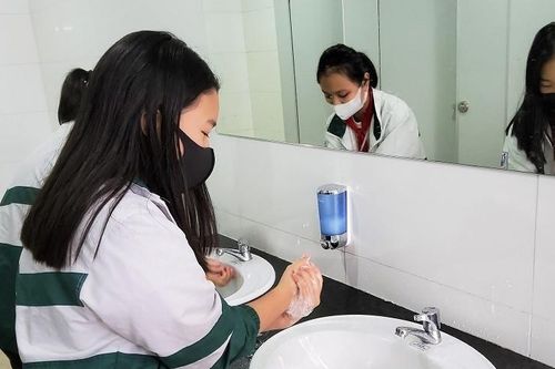 Giáo dục chăm sóc, bảo vệ sức khỏe cho học sinh bằng những việc làm nhỏ