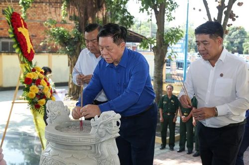 Trưởng Ban Tuyên giáo TW dự Lễ khởi công xây nhà tình nghĩa tại Tây Ninh