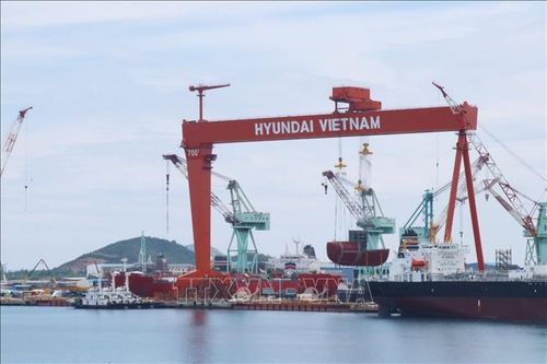 Khánh Hòa: Thỏa thuận tăng lương cho 3.000 lao động tại công ty đóng tàu biển