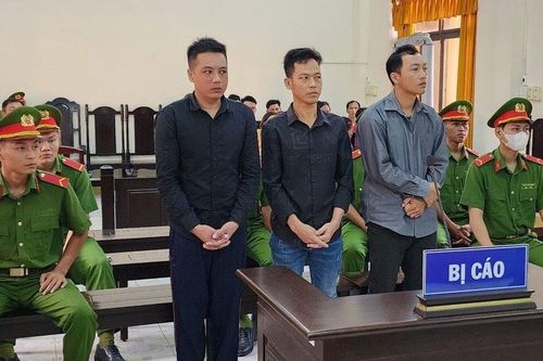 Buôn lậu 118 ngàn lít dầu, 3 bị cáo lãnh 22 năm tù