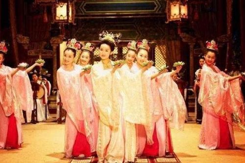 Trong lịch sử phi tần hậu cung thì Hoàng Đế nào có nhiều phi tần nhất? Hậu cung khổng lồ nhất có một vị lên đến hơn 40.000 người