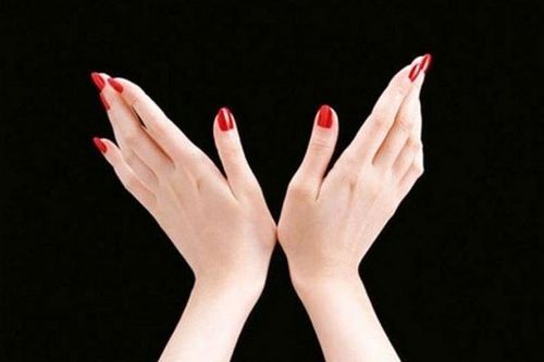 Những cách đơn giản giúp tạm biệt đôi bàn tay khô nứt nẻ
