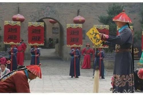 Các thái giám thời xưa thường không biết chữ, vì sao vẫn đọc được thánh chỉ?