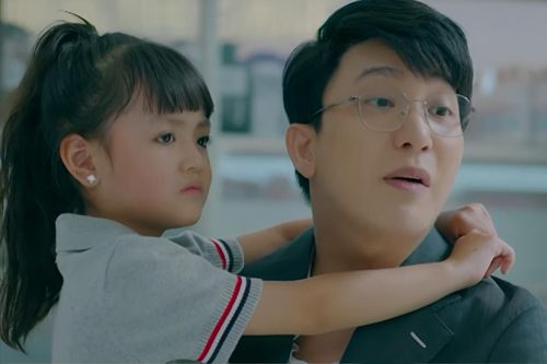 Chúng Ta Của 8 Năm Sau tập 16: Lâm (Mạnh Trường) có bạn gái mới cực xinh đẹp, Dương nhận tin buồn