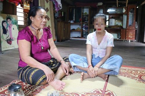 Xóa hủ tục phụ nữ không chồng sinh con bị phạt vạ cả con trâu