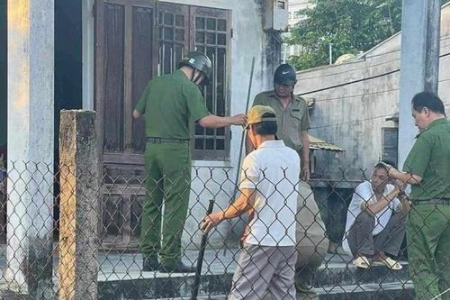Bắt kẻ tâm thần dùng cây sắt tấn công làm chết người