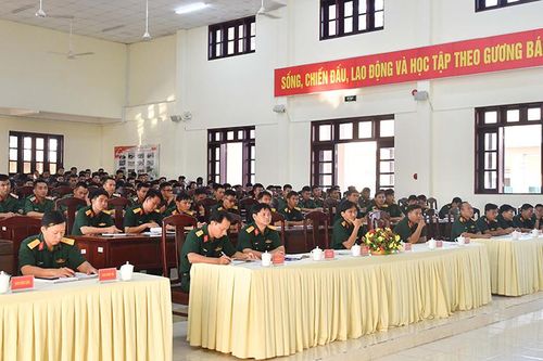 Trung đoàn 892 huấn luyện chuyển loại hạ sĩ quan, binh sĩ chuẩn bị xuất ngũ