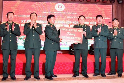 Ký kết chương trình phối hợp giữa Hội CCB tỉnh và Hội CCB thành phố Hà Nội