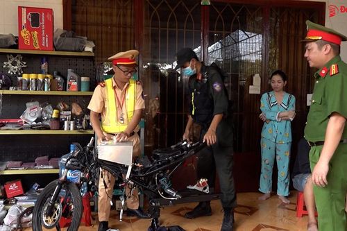 Tiếp tục triệt phá lò 'độ' xe mô tô trái phép