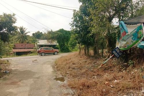 Biển báo giao thông bị đổ