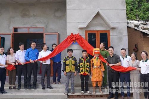 Trao mái ấm, lan tỏa yêu thương