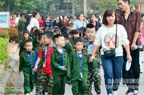 Gần 1.600 học sinh mầm non tham quan Bộ Chỉ huy Quân sự tỉnh