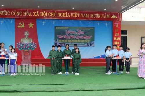 Thành phố Ninh Bình: Quan tâm giáo dục truyền thống cách mạng cho học sinh