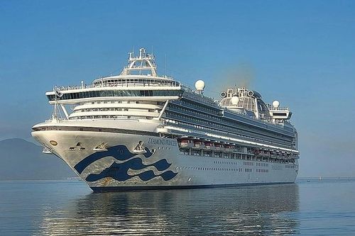 Siêu du thuyền Diamond Princess đưa du khách tham quan Cố đô Huế