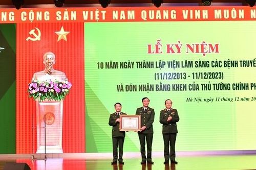 Viện Lâm sàng các bệnh truyền nhiễm thuộc Bệnh viện Trung ương Quân đội 108 đón nhận Bằng khen của Thủ tướng Chính phủ