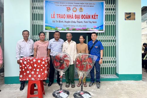 TAND TP.HCM: Trao nhà đại đoàn kết cho gia đình chính sách