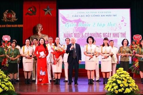 Gần 200 bài thơ của các cựu CAND tỉnh Nam Định- hành trang cho một khởi đầu mới